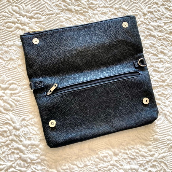 Thirty-One Clutch - Picture 2 of 10